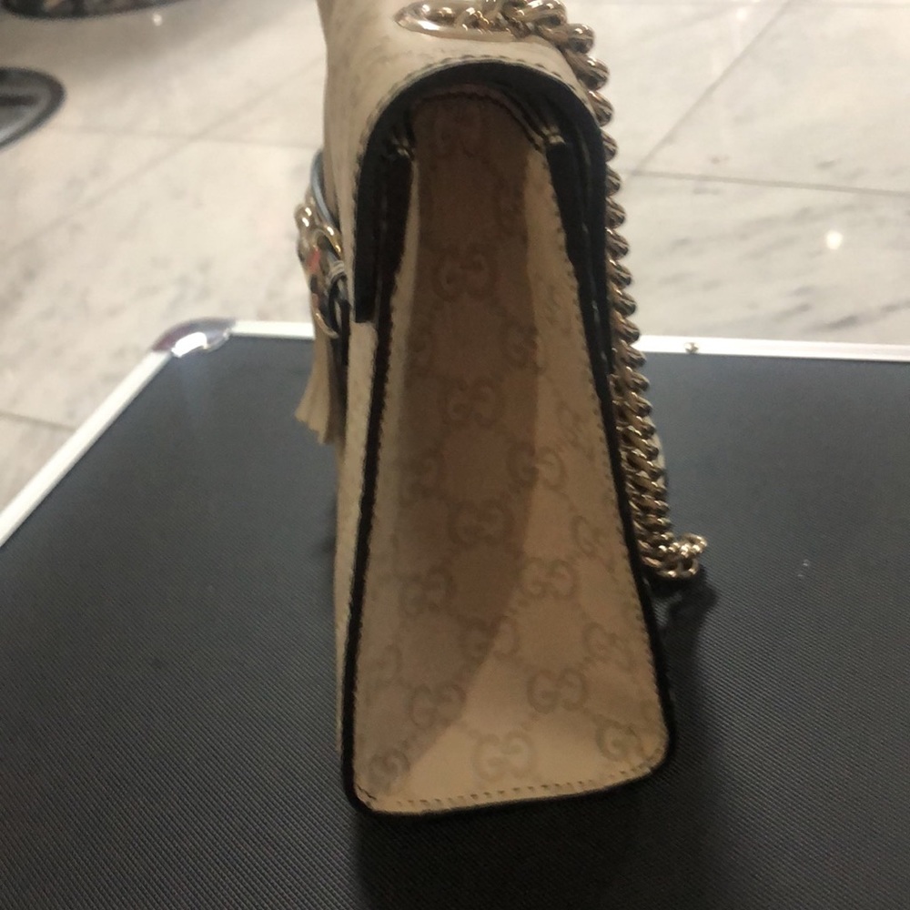 Ivory Gucci authentic bag. NWOT. This is the latest Gucci trending bag. - Picture 10 of 14